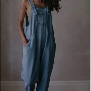 The Simple Folk oversized women’s dungarees. 100% cotton denim. NWOT. Size L.